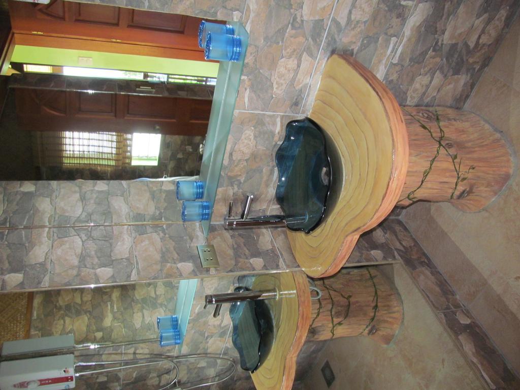 Parrot Paradise Resort Boljoon Bilik gambar