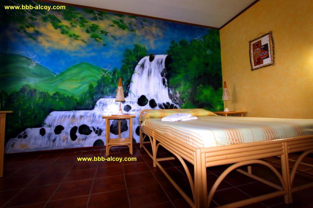 Parrot Paradise Resort Boljoon Bilik gambar